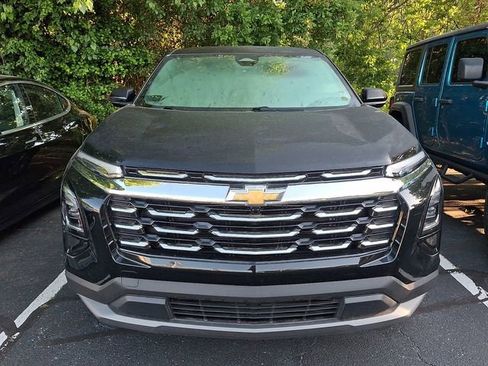 Used 2025 Chevrolet Equinox LT AWD/4WD image 2