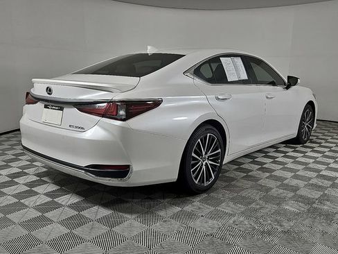 Used 2025 Lexus ES 300h w/ Premium Package image 4