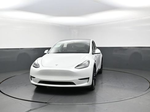 Used 2023 Tesla Model Y Long Range AWD/4WD image 3