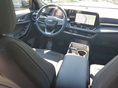 Used 2025 Chevrolet Equinox LT w/ Safety and Technology Package image 10