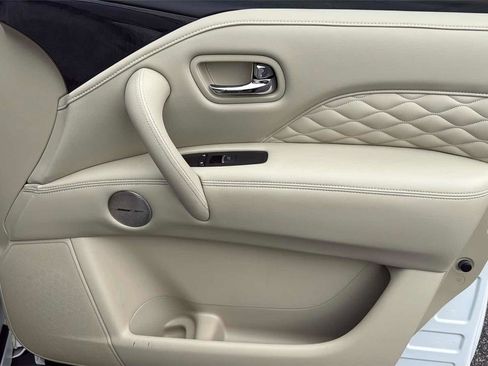 Used 2023 INFINITI QX80 Sensory w/ All-Season Package image 22