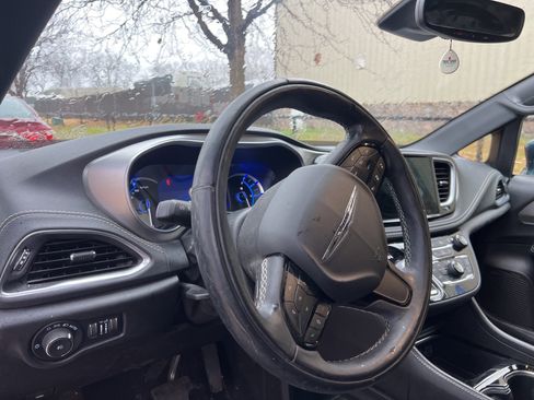 Used 2022 Chrysler Pacifica Limited w/ S Appearance Package image 8