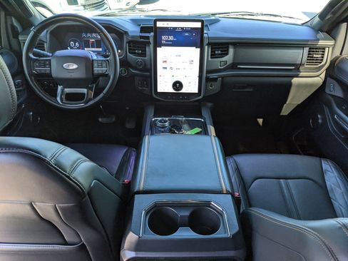 Used 2024 Ford Expedition Platinum image 14