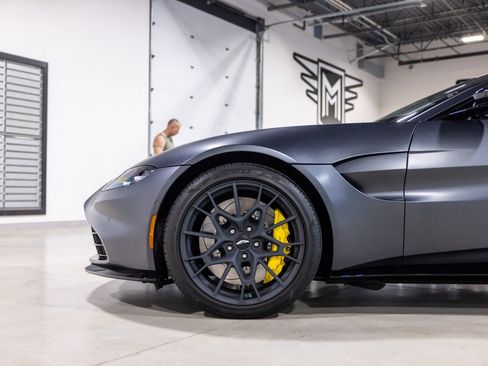 Used 2022 Aston Martin V8 Vantage Coupe RWD image 18