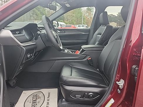 New 2025 Jeep Grand Cherokee Limited image 31