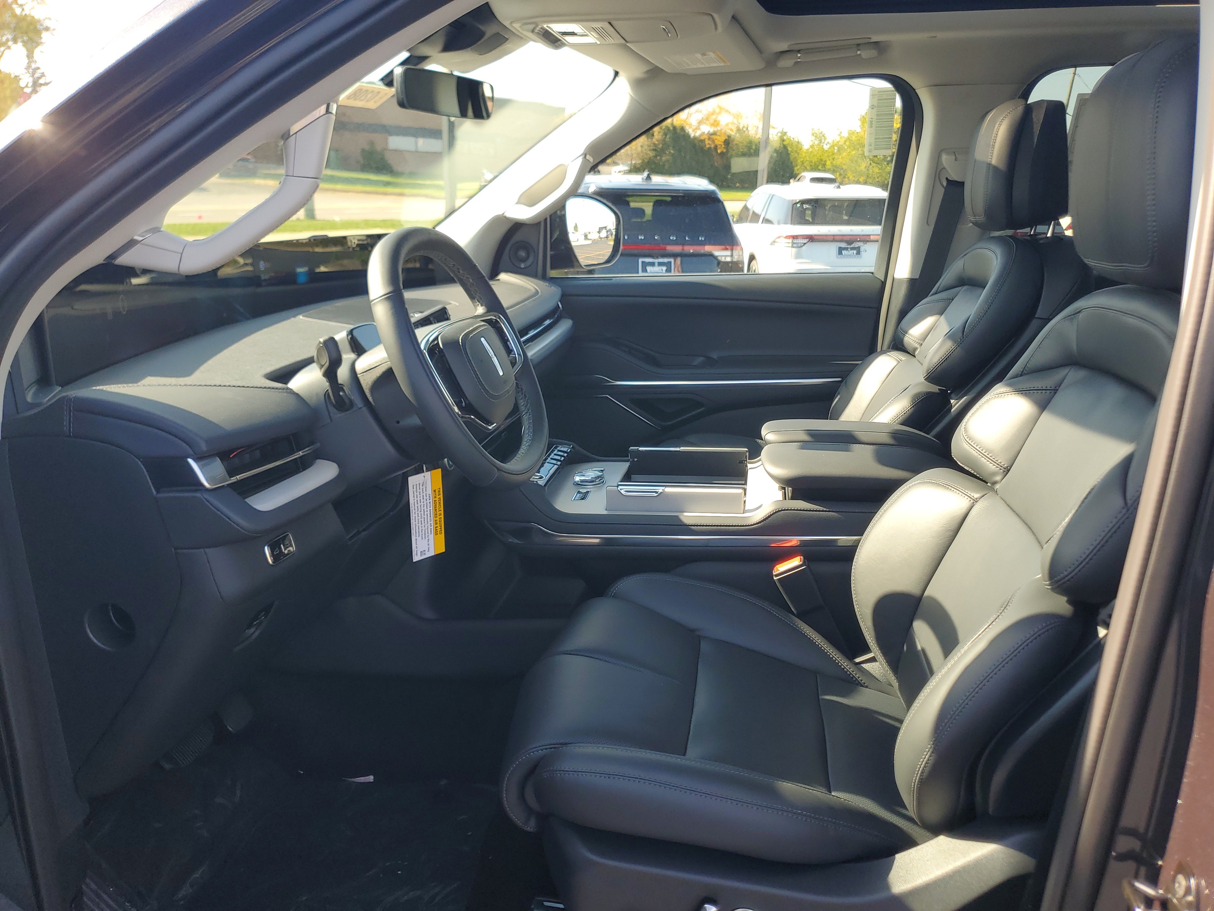 New 2027 Lincoln Navigator Reserve AWD/4WD image 12