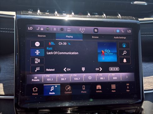 Used 2024 Jeep Grand Cherokee Limited w/ Luxury Tech Group II AWD/4WD image 18