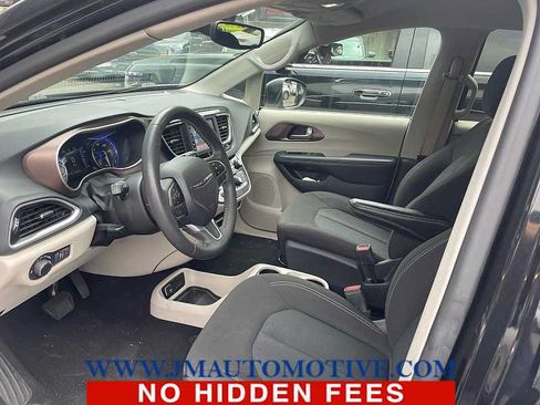 Used 2023 Chrysler Voyager LX FWD image 2