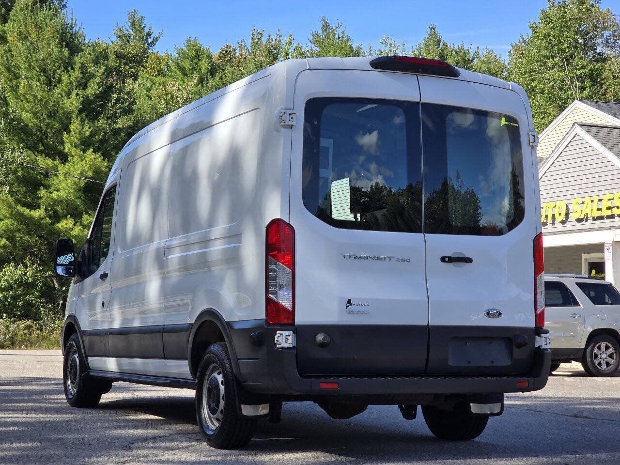 Used 2018 Ford Transit 250 148 Medium Roof RWD image 5
