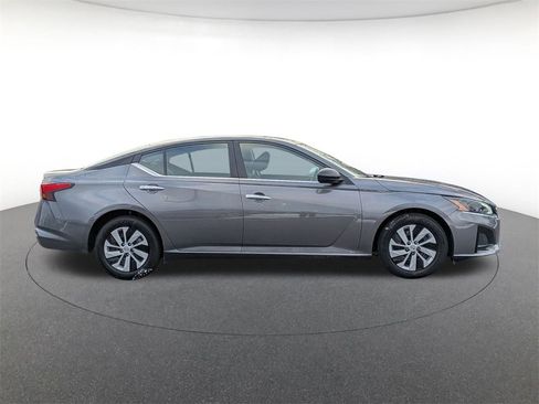 Used 2025 Nissan Altima 2.5 S image 4