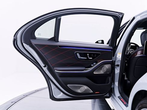 Used 2024 Mercedes-Benz S 63 AMG S w/ Rear Seat Package image 43