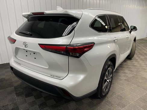Used 2022 Toyota Highlander XLE image 10
