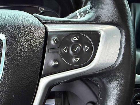 Used 2020 GMC Acadia SLT w/ Driver Alert Package II image 17