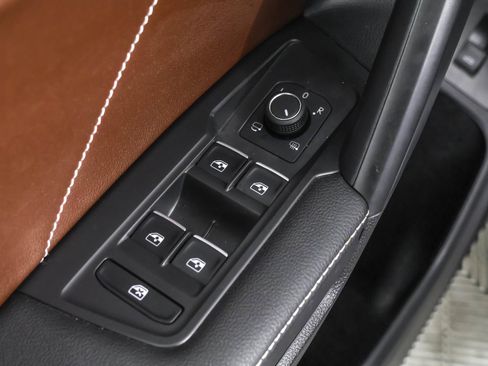 Used 2023 Volkswagen Tiguan SEL R-Line image 37