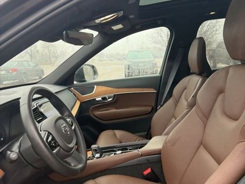 Used 2024 Volvo XC90 B6 Plus w/ Protection Package Premier image 8