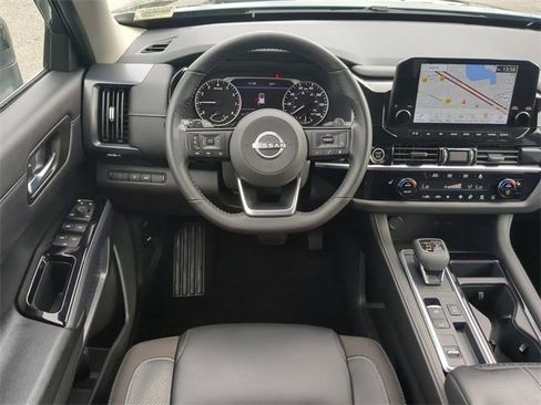 Used 2022 Nissan Pathfinder SL image 16