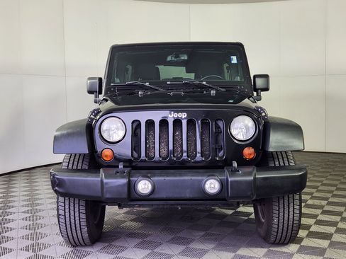 Used 2013 Jeep Wrangler Unlimited Sport image 2