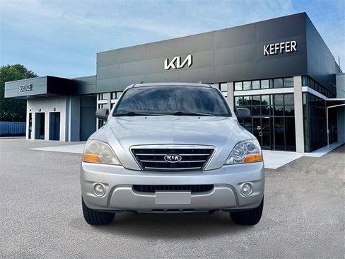 Used 2008 Kia Sorento LX w/ Sport Pkg image 3