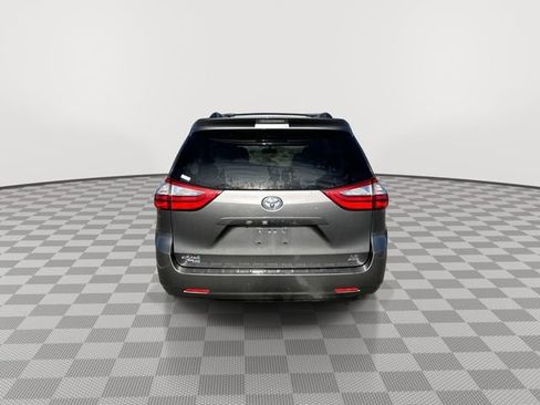 Used 2015 Toyota Sienna LE image 7