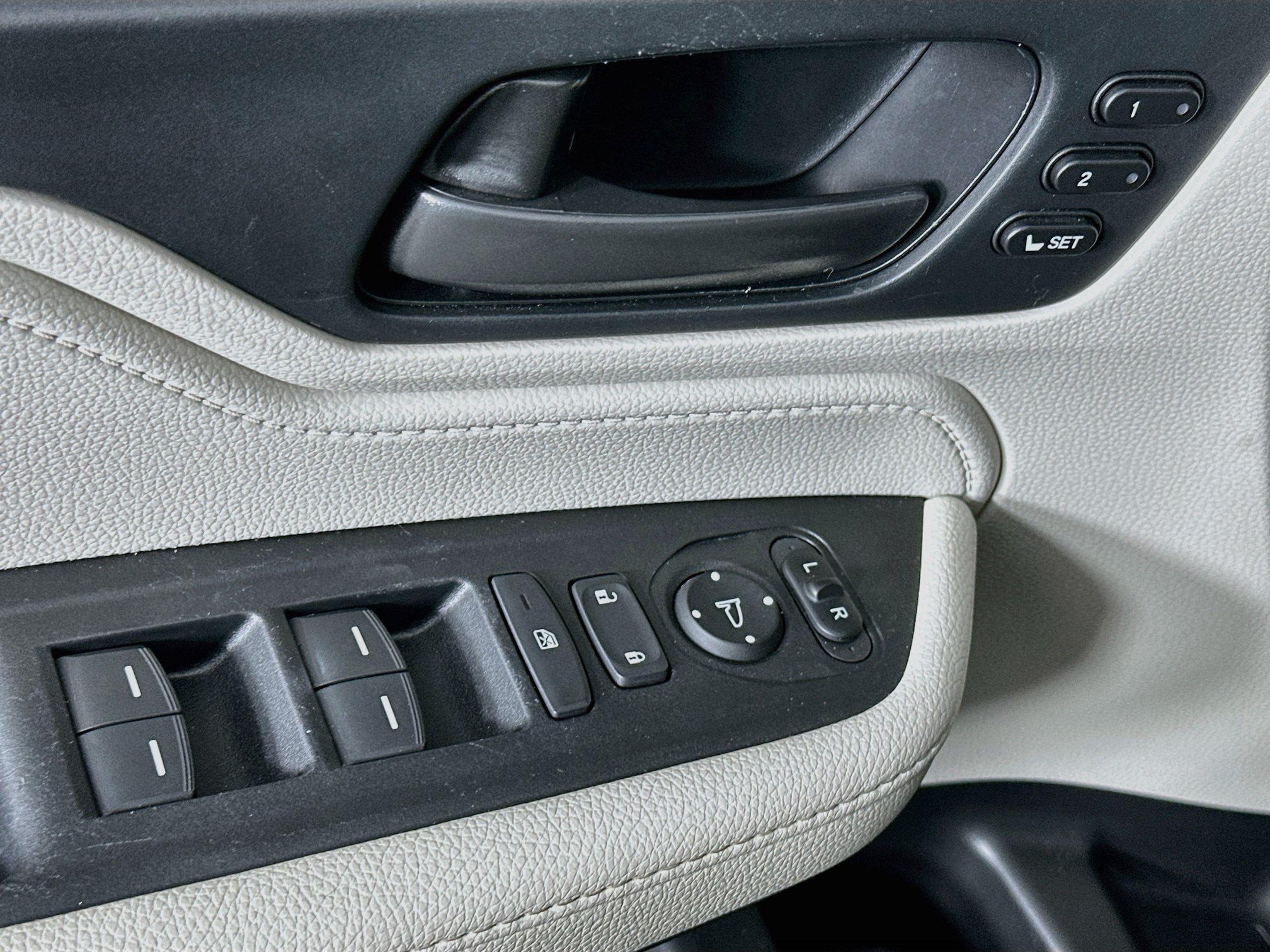 Used 2025 Honda Odyssey EX-L image 15