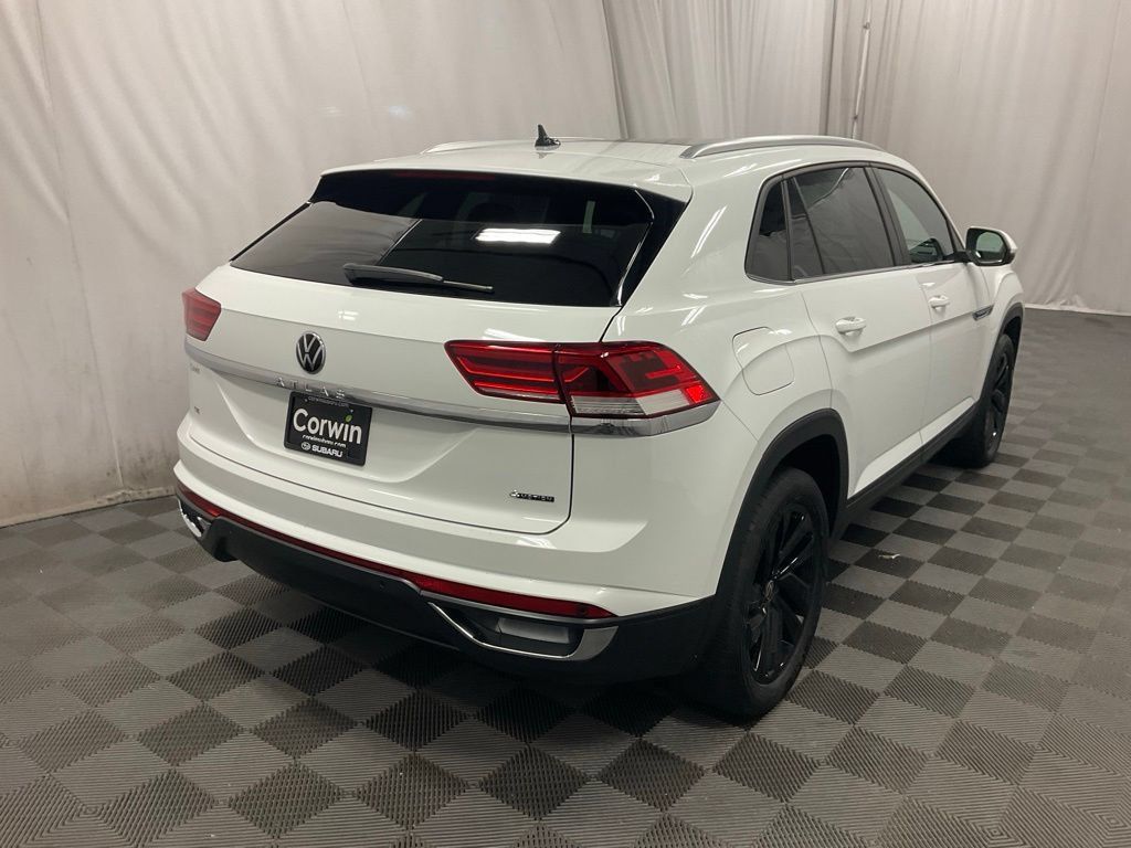 Used 2023 Volkswagen Atlas Cross Sport SE AWD/4WD image 2