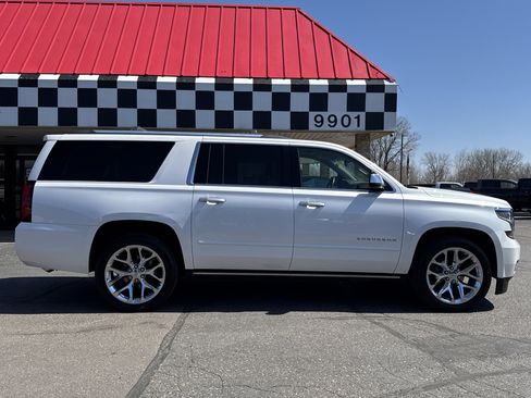 Used 2017 Chevrolet Suburban Premier image 8