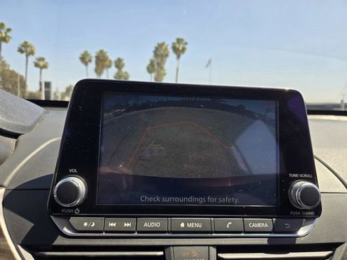 Used 2024 Nissan Altima 2.5 SV image 10