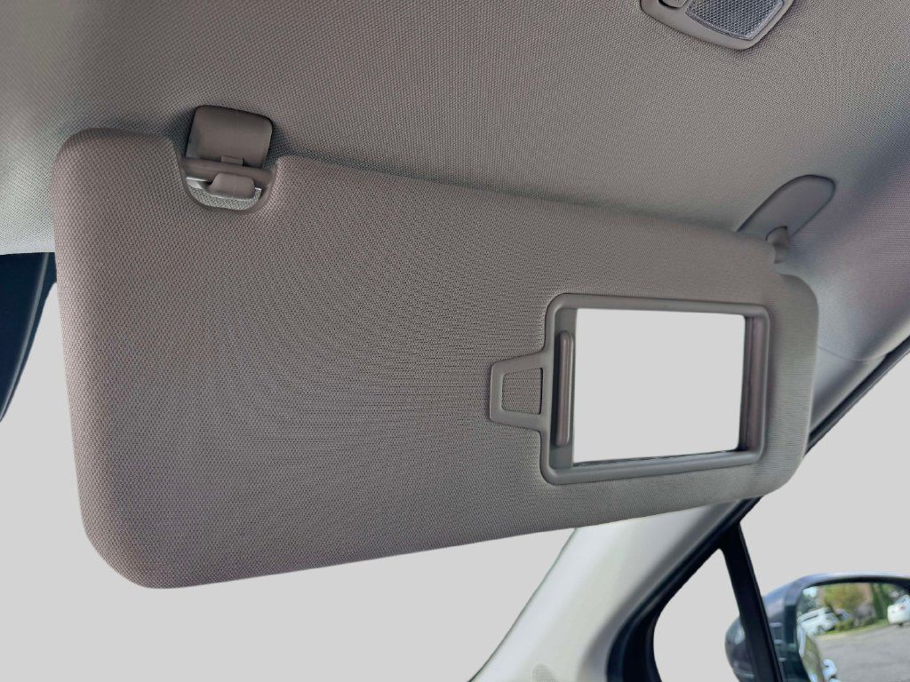 Used 2024 Kia Carnival EX FWD image 30