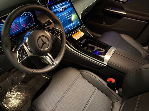 New 2027 Mercedes-Benz GLC 300 image 9