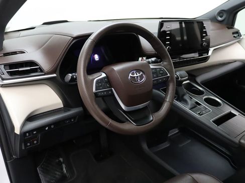 Certified 2021 Toyota Sienna Platinum image 15