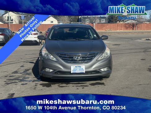 Used 2013 Hyundai Sonata SE w/ Navigation & Sunroof Pkg image 2