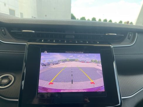 Used 2023 Jeep Grand Cherokee Laredo image 14