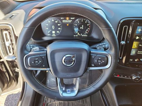 Used 2020 Volvo XC40 T5 R-Design w/ Protection Package Premier image 17