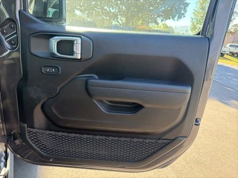 Used 2025 Jeep Gladiator Sport image 10