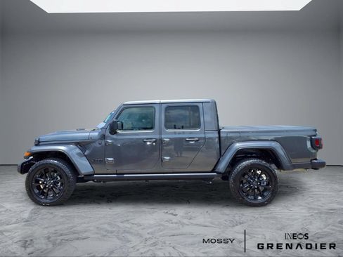 Used 2025 Jeep Gladiator Sport AWD/4WD image 5