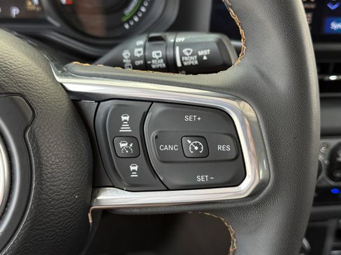 Used 2024 Jeep Wrangler Unlimited Sahara AWD/4WD image 33