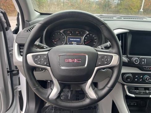 Used 2024 GMC Terrain SLT image 8