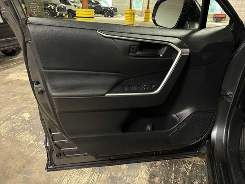 Certified 2022 Toyota RAV4 LE AWD/4WD image 29
