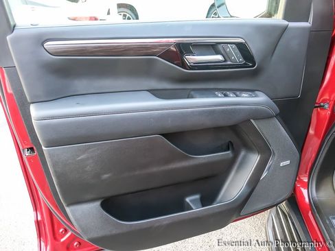 Used 2025 Chevrolet Suburban Premier image 29