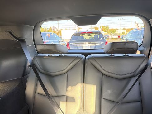 Used 2025 Cadillac XT6 Premium Luxury image 31