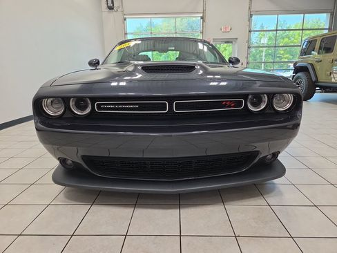Used 2019 Dodge Challenger R/T RWD image 6