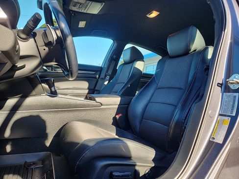 Used 2018 Honda Accord Sport image 13