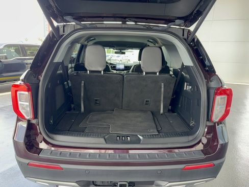 Certified 2022 Ford Explorer XLT w/ Equipment Group 202A RWD image 7