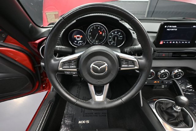 Used 2022 MAZDA MX-5 Miata RF Grand Touring RWD image 19