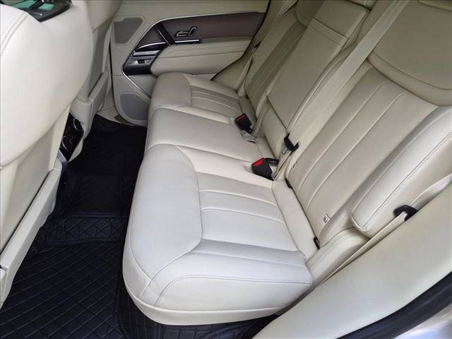Used 2026 Land Rover Range Rover SE AWD/4WD image 16