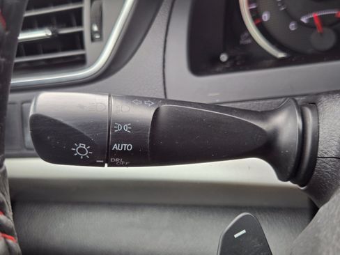 Used 2015 Toyota Camry SE FWD image 18