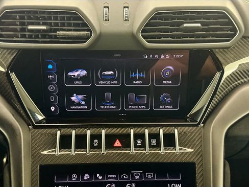 Used 2024 Lamborghini Urus Performante AWD/4WD image 15