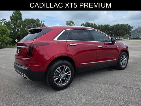 Used 2021 Cadillac XT5 Premium Luxury FWD image 3