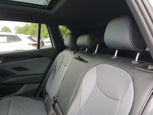 New 2026 Volkswagen Tiguan SE R-Line FWD image 15