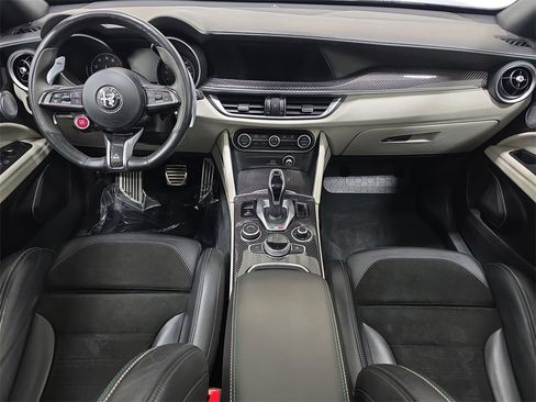 Used 2020 Alfa Romeo Stelvio Quadrifoglio image 17